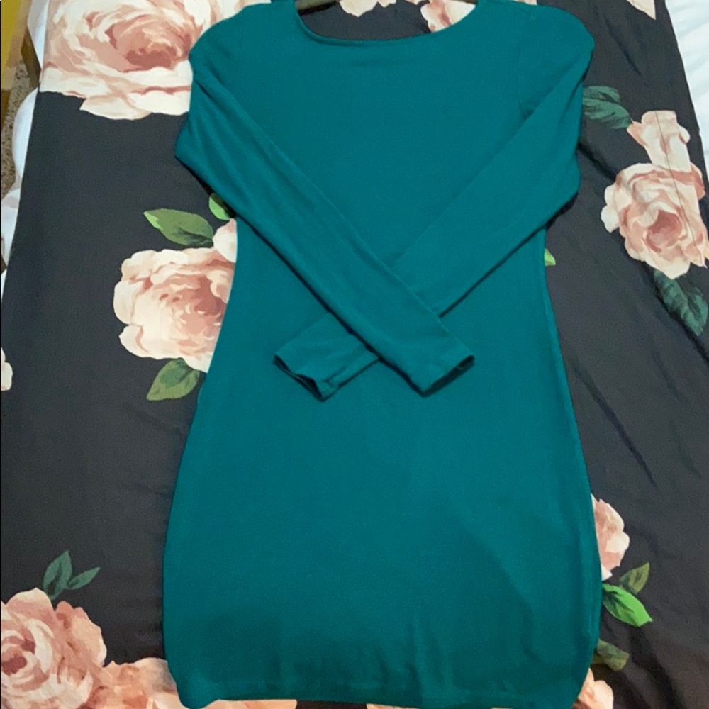 Long sleeve backless bodycon dress